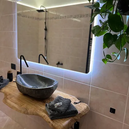 Corte Dei Pini ゲストハウス モデナ